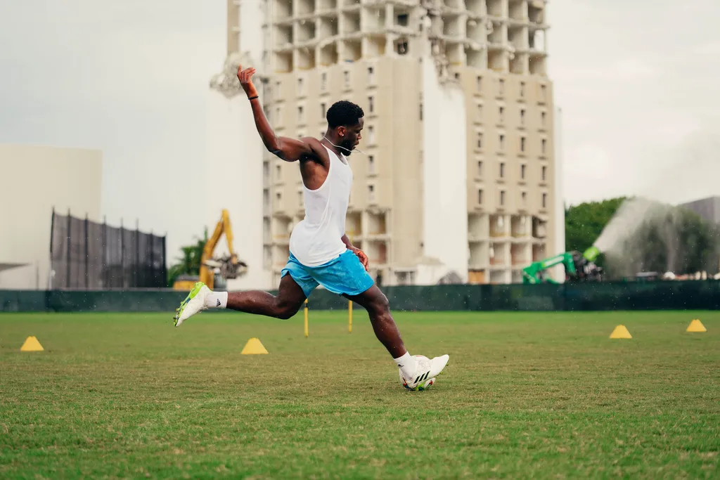 Orel Mangala - photograph 2 of 9