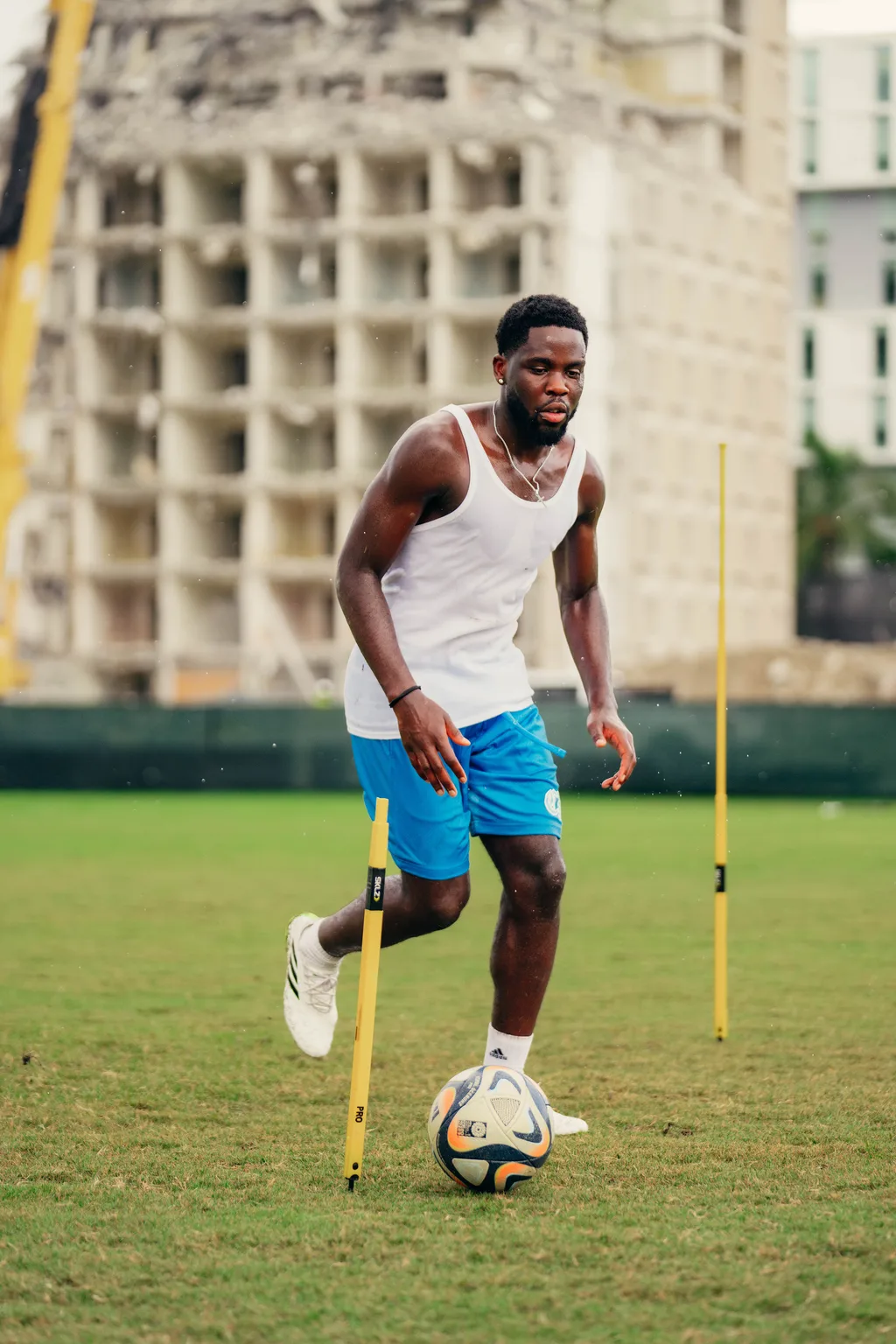 Orel Mangala - photograph 7 of 9