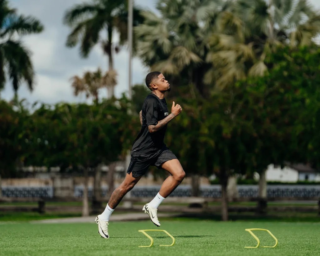 Leon Bailey - photograph 2 of 13