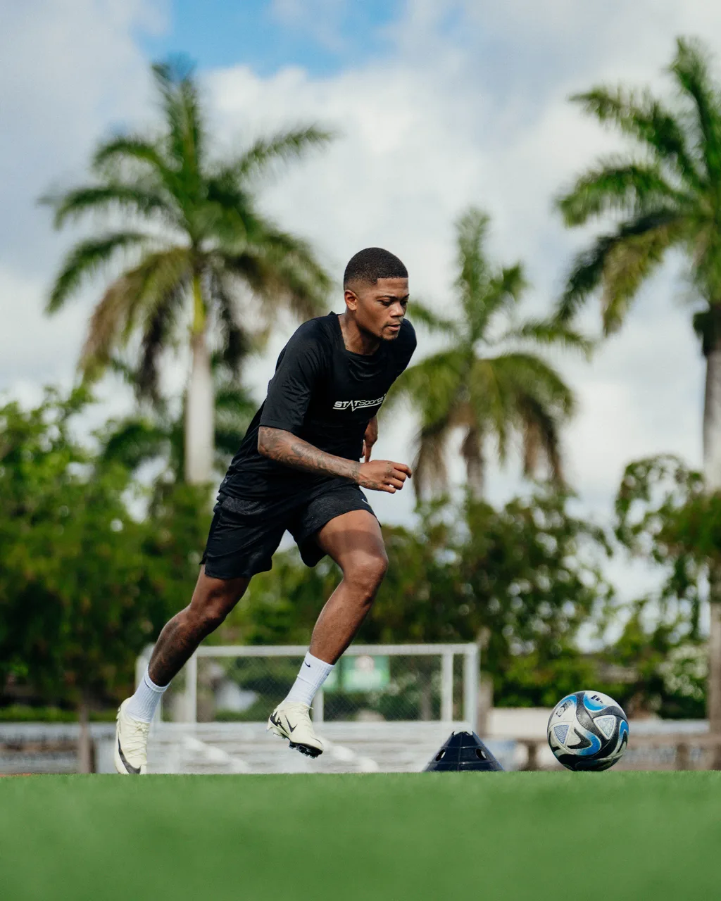 Leon Bailey - photograph 5 of 13