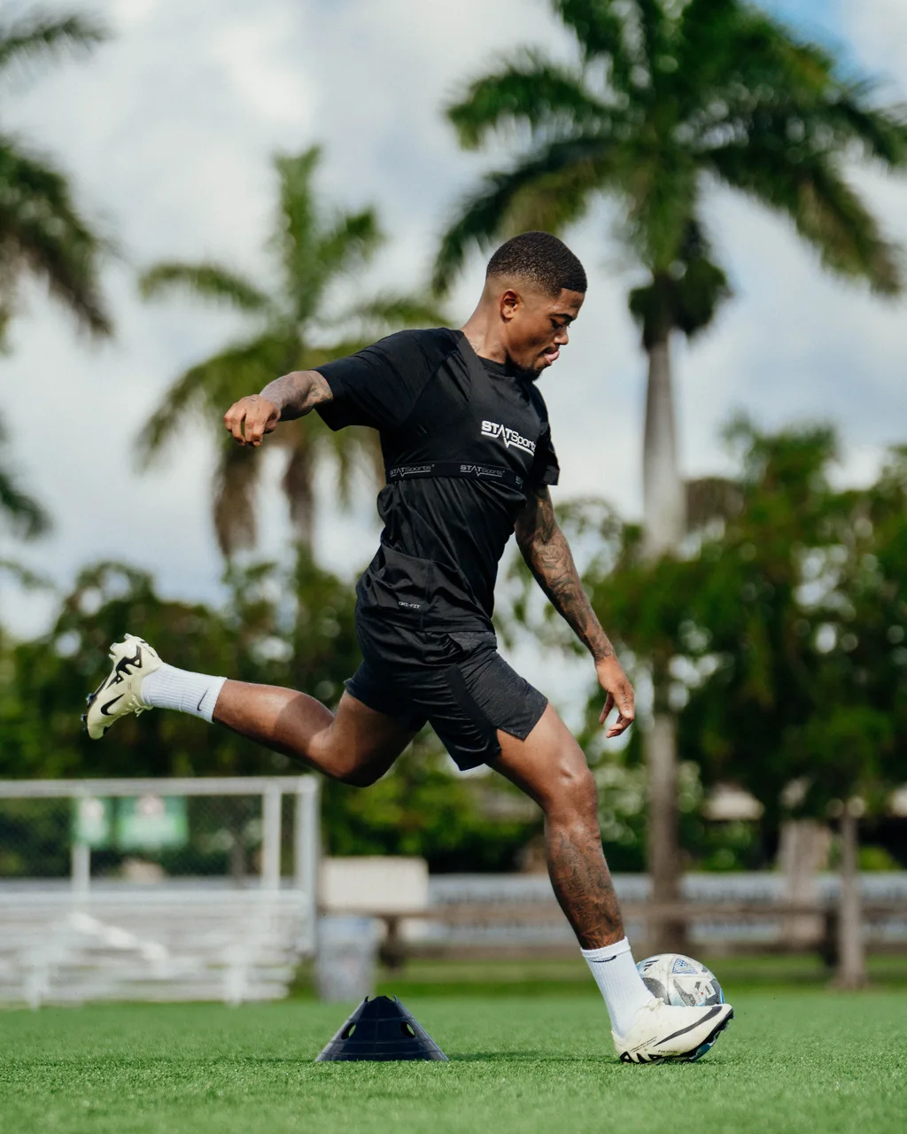 Leon Bailey - photograph 8 of 13