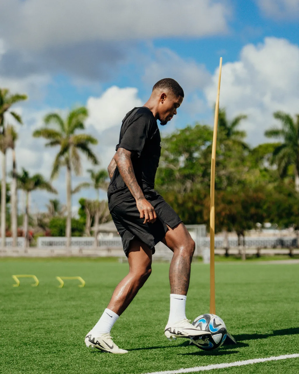Leon Bailey - photograph 11 of 13