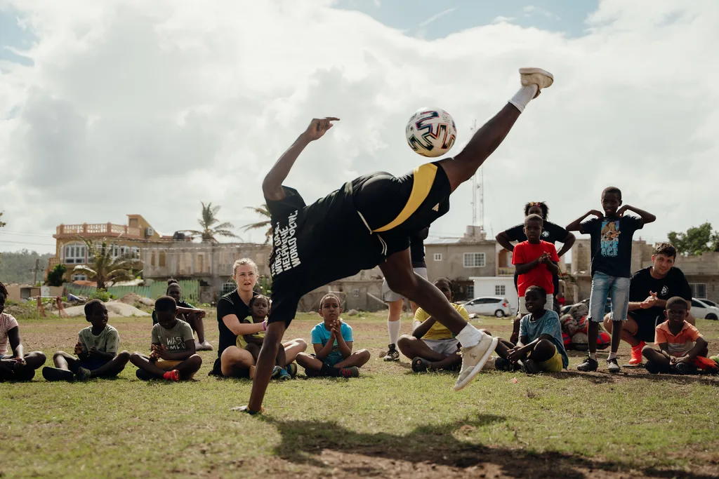 Football For The World Foundation - photograph 17 of 18