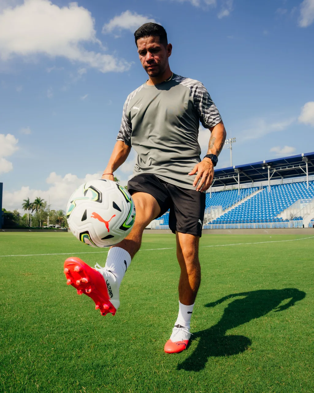 Coach juggling a PUMA ball on the training pitch